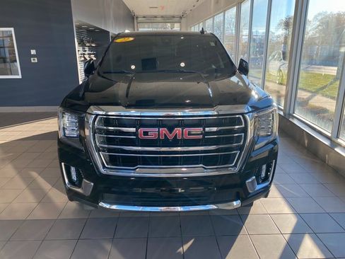 Used 2022 GMC Yukon XL SLT w/ SLT Luxury Package image 3