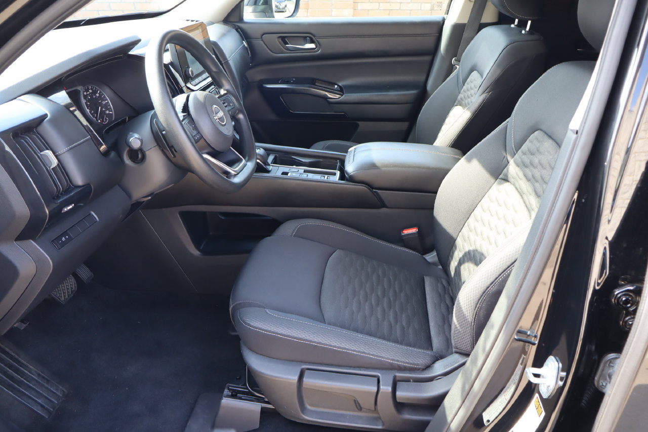 Used 2022 Nissan Pathfinder S FWD image 16