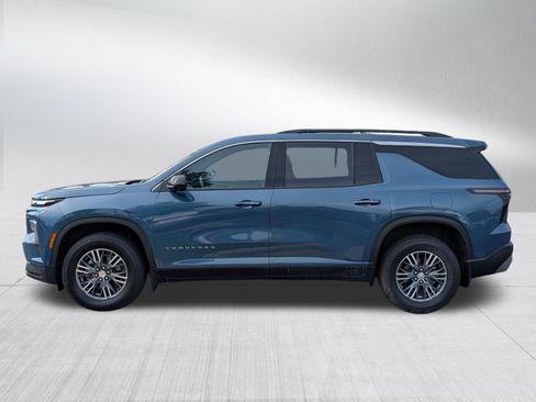 Used 2025 Chevrolet Traverse LT w/ Driver Confidence Package AWD/4WD image 4