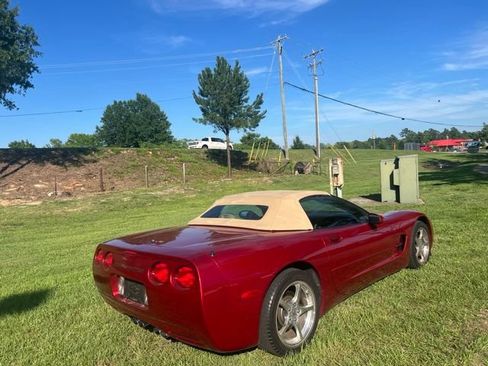 Used 2004 Chevrolet Corvette Convertible w/ Preferred Equipment Group RWD image 5