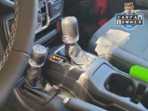 Used 2025 Jeep Wrangler Unlimited Sahara w/ Safety Group AWD/4WD image 19