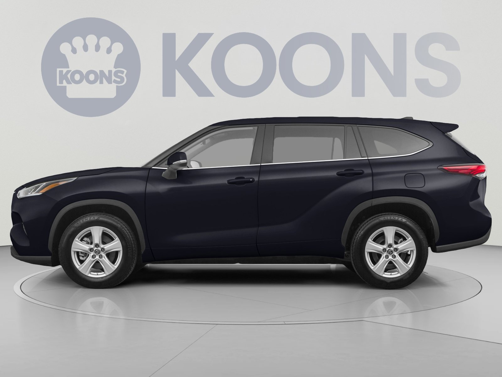 Used 2023 Toyota Highlander LE AWD/4WD image 2