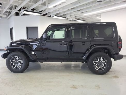 New 2025 Jeep Wrangler Sahara image 5