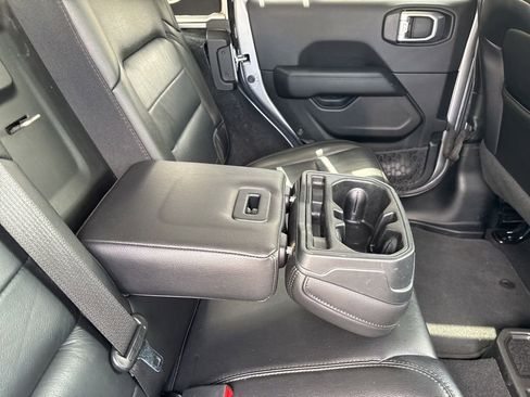Used 2020 Jeep Wrangler Unlimited Sahara AWD/4WD image 43