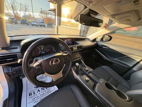 Used 2019 Lexus IS 300 AWD image 15