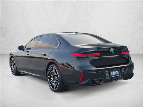Used 2025 BMW 760i xDrive w/ Executive Package AWD/4WD image 8