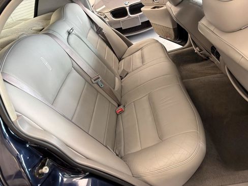 Used 2001 Lincoln Town Car Signature RWD image 20