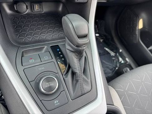 Certified 2022 Toyota RAV4 XLE w/ Carpet Mat Package (TMS) AWD/4WD image 85