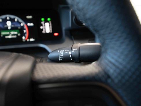 Certified 2025 Toyota Tacoma SR5 AWD/4WD image 15
