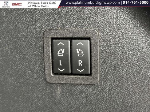 Used 2020 Buick Enclave Premium w/ Sun and Sites Package image 16