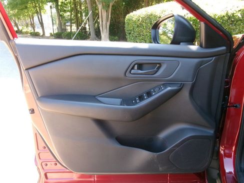 Used 2024 Nissan Rogue S AWD/4WD image 10