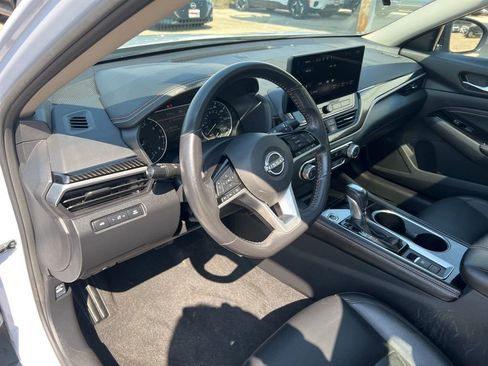 Certified 2023 Nissan Altima 2.5 SR w/ SR Premium Package image 6