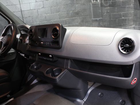 Used 2024 Mercedes-Benz Sprinter 2500 image 45