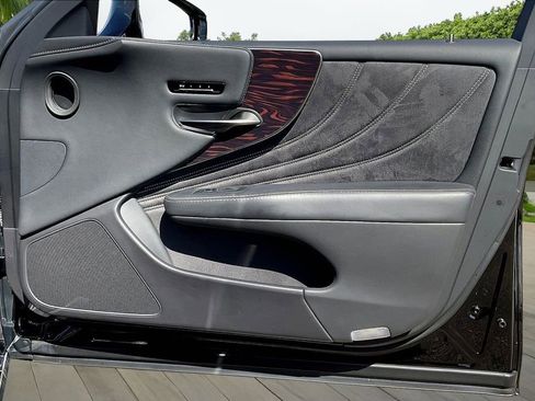 Used 2019 Lexus LS 500 AWD w/ Interior Upgrade Package image 28