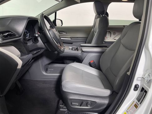 Certified 2024 Toyota Sienna XLE image 12