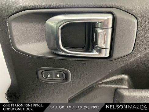 Used 2025 Jeep Gladiator Rubicon AWD/4WD image 38