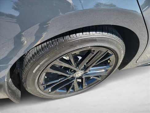 Used 2025 Toyota Camry SE w/ Convenience Package image 11