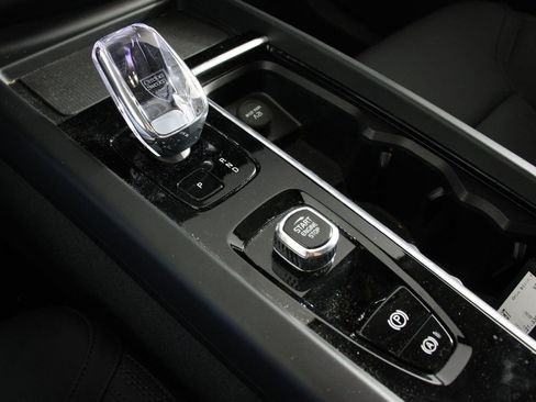 Certified 2026 Volvo XC60 B5 Plus AWD/4WD image 15