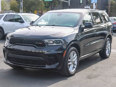 Used 2023 Dodge Durango GT image 3