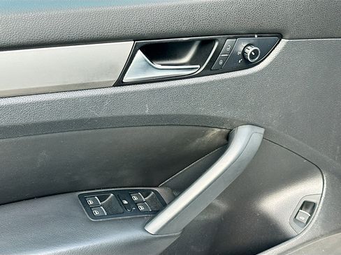 Used 2014 Volkswagen Passat 1.8T Wolfsburg Edition image 16