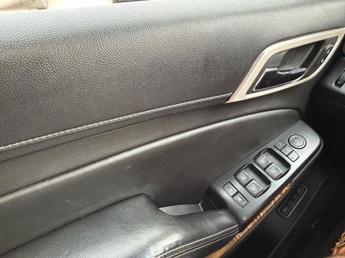 Used 2015 GMC Yukon XL Denali w/ Touring Package AWD/4WD image 30