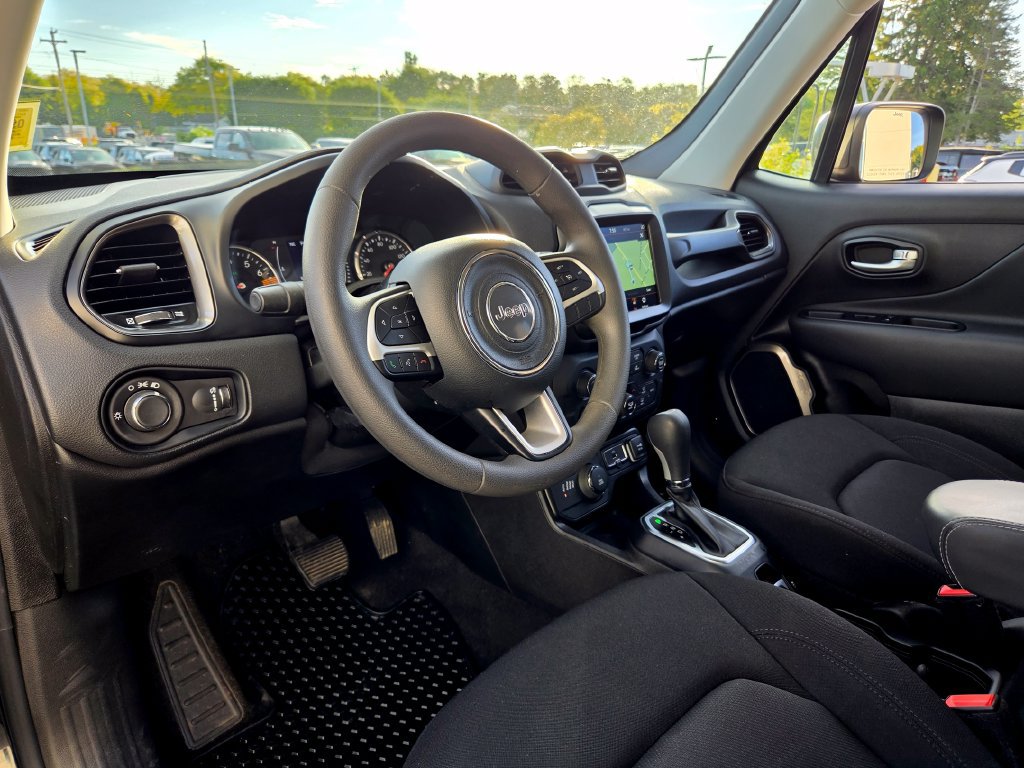 Used 2023 Jeep Renegade Latitude AWD/4WD image 21