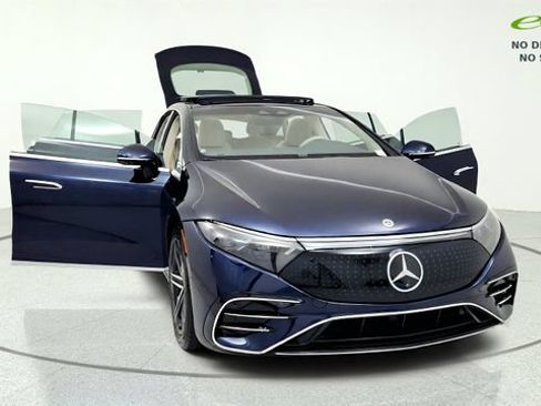 Used 2023 Mercedes-Benz EQS 580 4MATIC Sedan image 12
