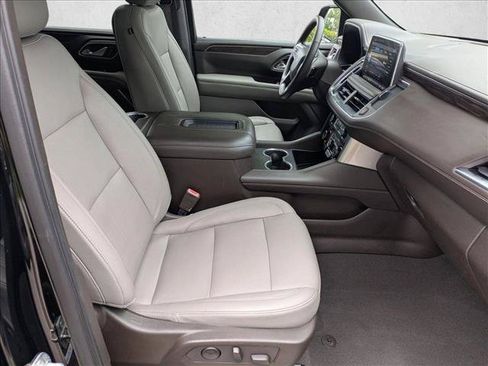 Used 2021 Chevrolet Suburban Z71 w/ Z71 Signature Package AWD/4WD image 23