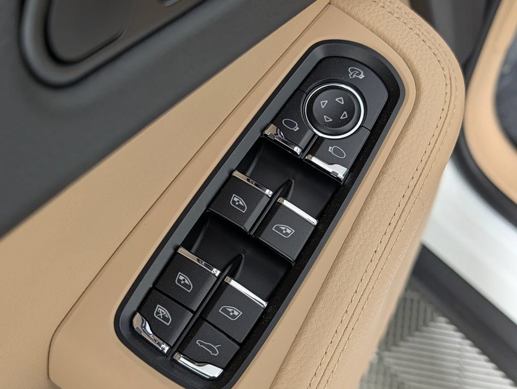 New 2026 Porsche Macan AWD/4WD image 27