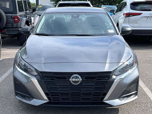 Used 2024 Nissan Altima 2.5 SV FWD image 2