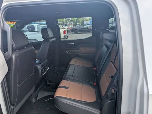Used 2022 Chevrolet Silverado 1500 High Country w/ Technology Package AWD/4WD image 11