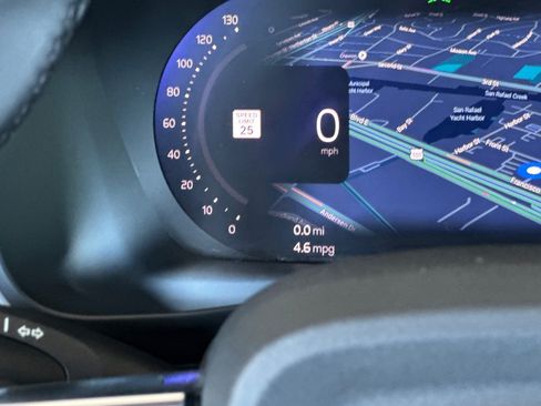 Certified 2025 Volvo XC40 B5 Core image 29