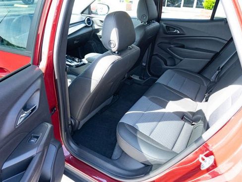 Used 2025 Chevrolet Trax LT FWD image 26
