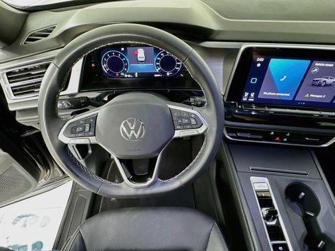 Used 2024 Volkswagen Atlas Cross Sport SE FWD image 12