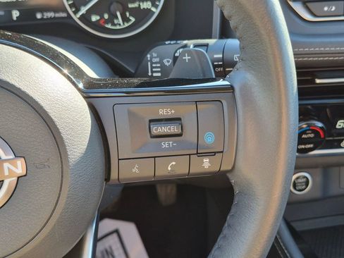Used 2023 Nissan Rogue SL AWD/4WD image 16