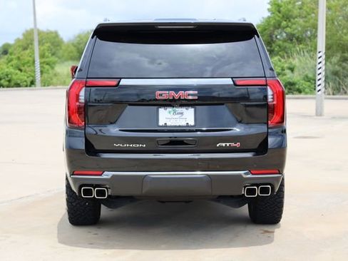 Used 2025 GMC Yukon AT4 AWD/4WD image 7