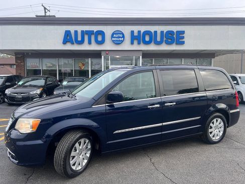 Used 2015 Chrysler Town & Country Touring w/ Driver Convenience Group FWD image 1
