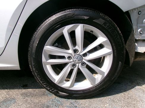 Used 2020 Volkswagen Passat 2.0T SE image 8