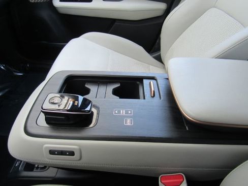 Used 2024 Nissan Ariya FWD image 38