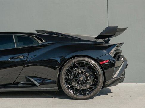 Used 2021 Lamborghini Huracan STO image 20