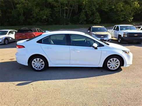 Used 2024 Toyota Corolla LE image 6