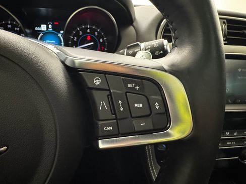 Used 2020 Jaguar F-PACE S image 22