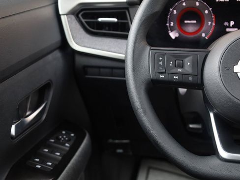Used 2026 Nissan Kicks SV w/ SV Premium Package FWD image 34
