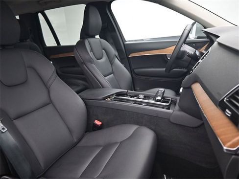 Used 2024 Volvo XC90 B6 Plus w/ Protection Package Premier image 35