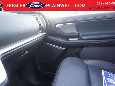 Used 2025 Ford Expedition Max Platinum image 38