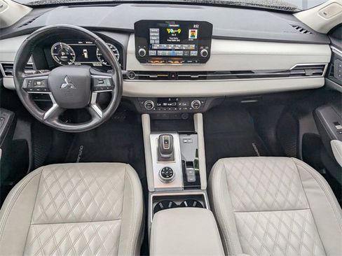 Used 2023 Mitsubishi Outlander 4WD Plug-In Hybrid image 16