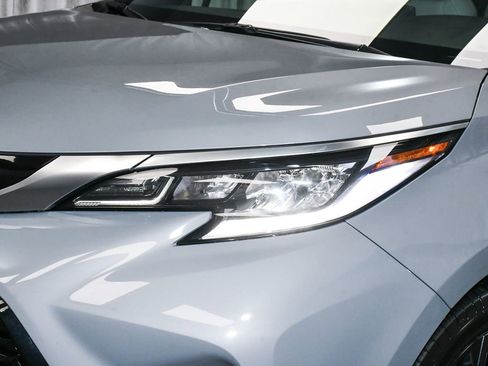 Used 2024 Toyota Sienna XSE FWD image 69