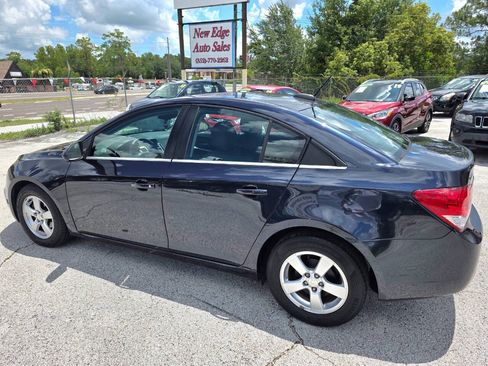 Used 2016 Chevrolet Cruze LT w/ Technology Package FWD image 2