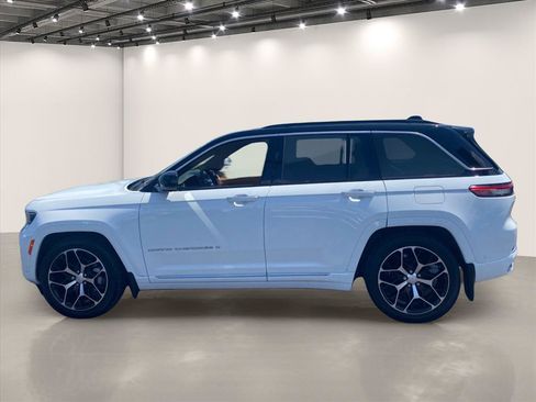 Used 2025 Jeep Grand Cherokee Summit AWD/4WD image 4