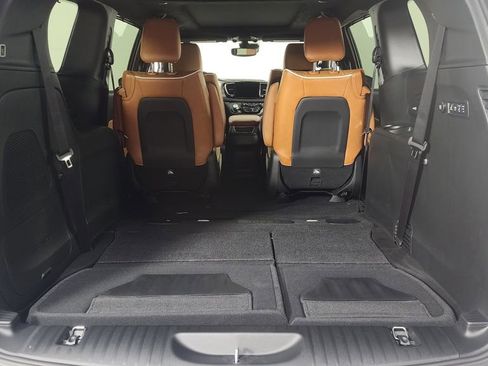 New 2026 Chrysler Pacifica Pinnacle image 13